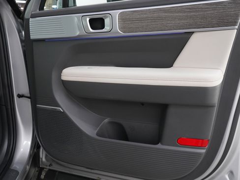 Used 2025 Hyundai Santa Fe Limited image 9