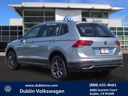 Certified 2023 Volkswagen Tiguan SE w/ Panoramic Sunroof Package AWD/4WD image 6