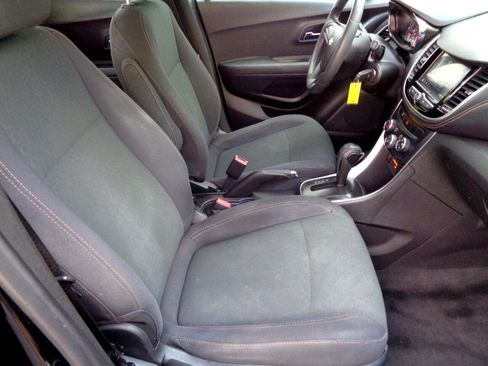 Used 2018 Chevrolet Trax LS image 17