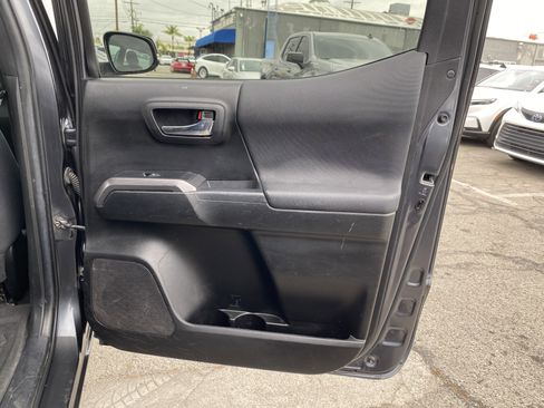 Used 2022 Toyota Tacoma TRD Off-Road AWD/4WD image 22