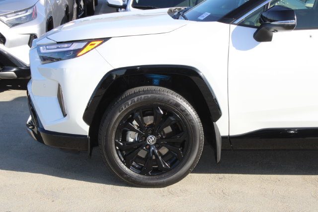 Used 2024 Toyota RAV4 XSE w/ Advanced Technology Package AWD/4WD image 4