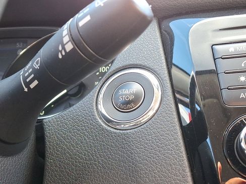 Used 2020 Nissan Rogue Sport SV image 23