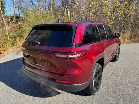 New 2025 Jeep Grand Cherokee Altitude image 7