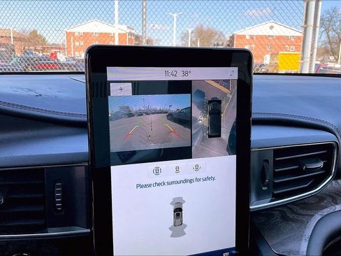 Certified 2020 Ford Explorer Platinum w/ Premium Technology Package image 19