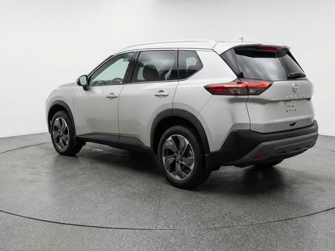 Used 2025 Nissan Rogue SV image 6