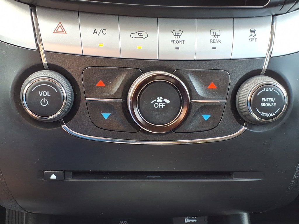 Used 2020 Dodge Journey SE w/ Blacktop Package FWD image 17