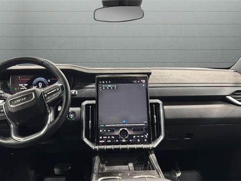 Used 2025 GMC Acadia Elevation image 12