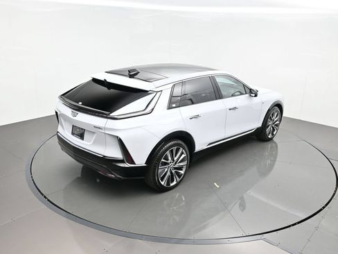 Used 2026 Cadillac Lyriq Signature Luxury w/ Nappa Leather Package AWD/4WD image 43