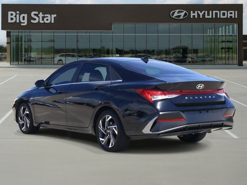 Used 2025 Hyundai Elantra SEL FWD image 3