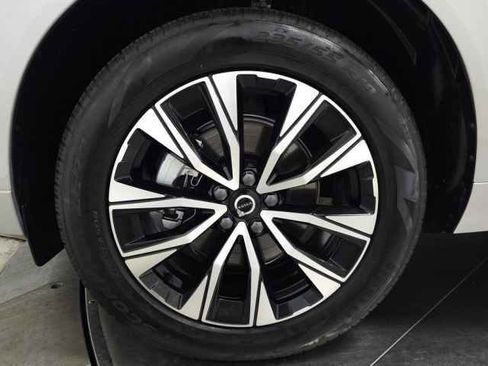 Certified 2025 Volvo XC60 B5 Plus AWD/4WD image 14