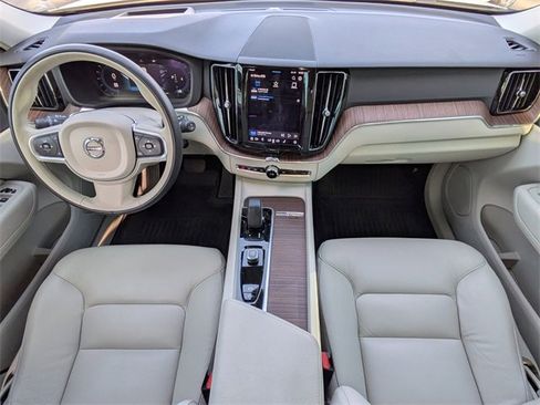 Used 2022 Volvo XC60 B5 Momentum w/ Advanced Package image 15