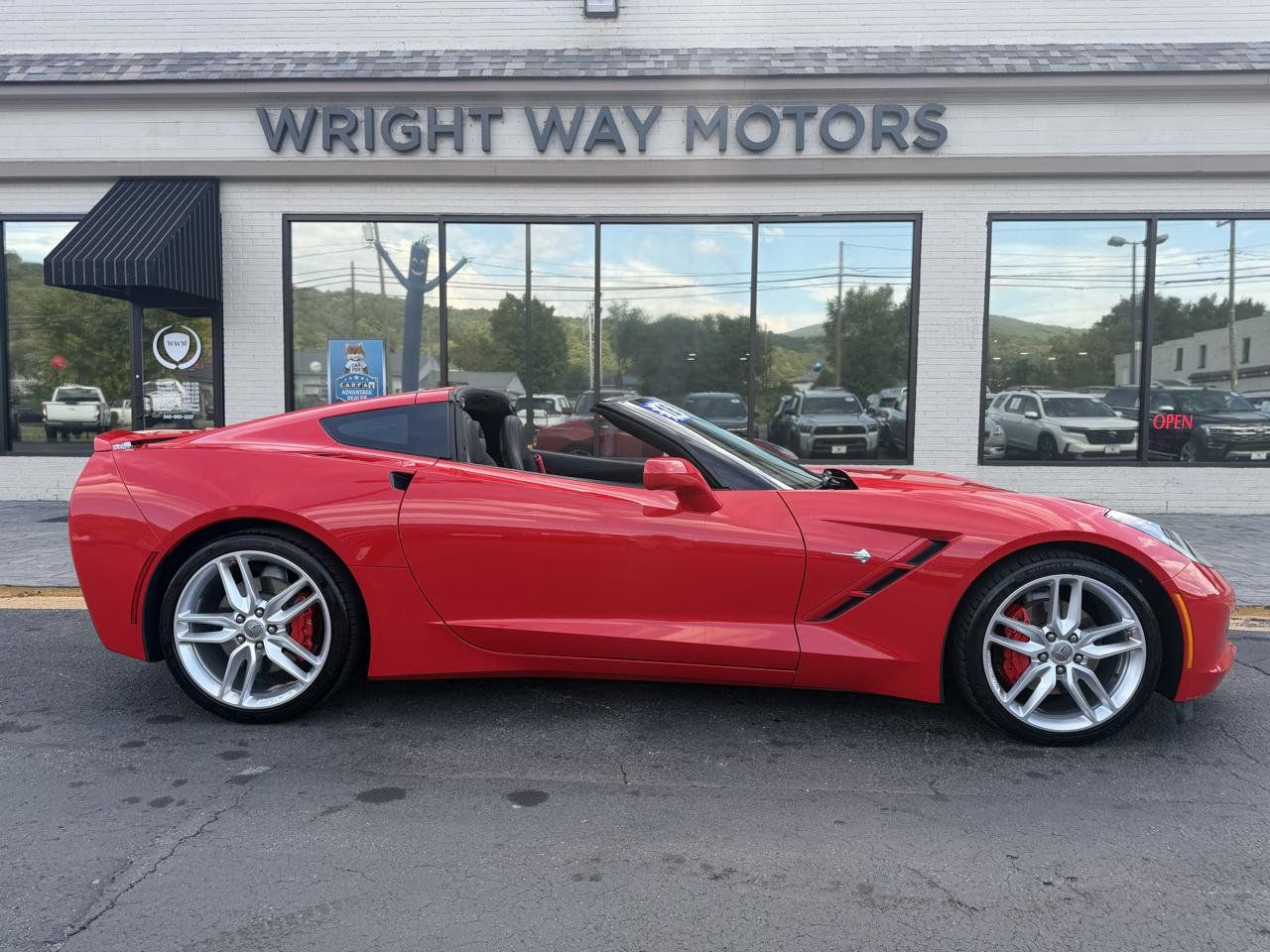 Used 2018 Chevrolet Corvette Stingray Coupe w/ 1LT RWD image 2