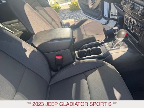 Certified 2023 Jeep Gladiator Sport image 19