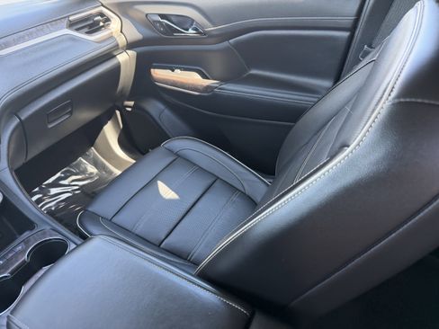 Used 2020 GMC Acadia Denali w/ Technology Package image 16