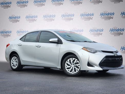 Used 2017 Toyota Corolla LE image 2