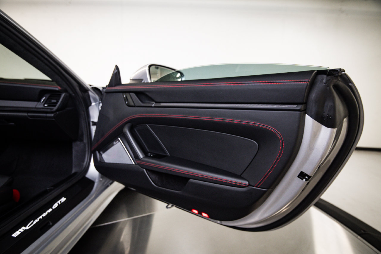 Certified 2025 Porsche 911 Carrera GTS RWD image 27