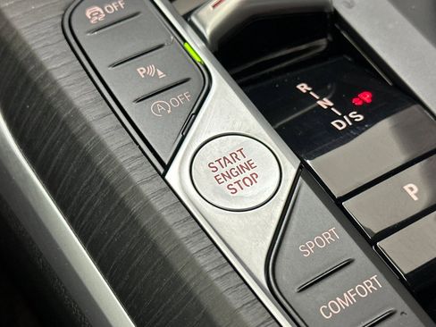 Used 2025 BMW 430i Coupe w/ Convenience Package image 32