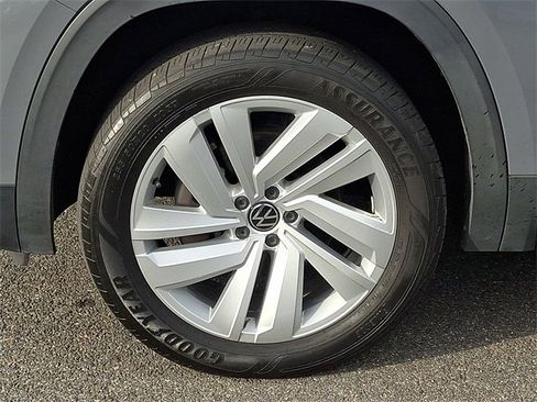 Used 2022 Volkswagen Atlas Cross Sport SE image 8