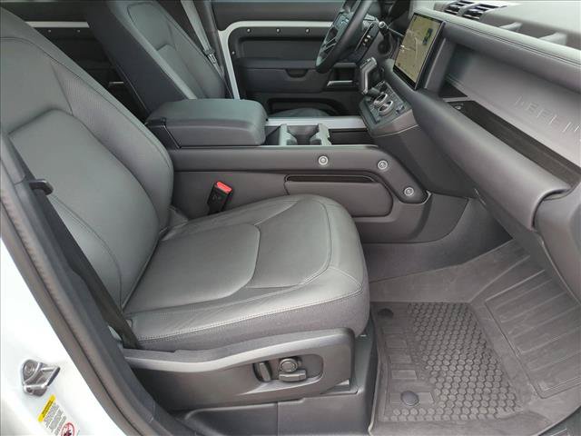 Used 2025 Land Rover Defender 110 V8 AWD/4WD image 21