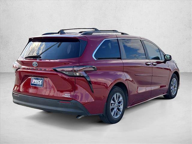 Used 2023 Toyota Sienna XLE FWD image 5