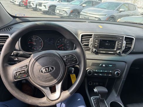 Used 2019 Kia Sportage LX image 11