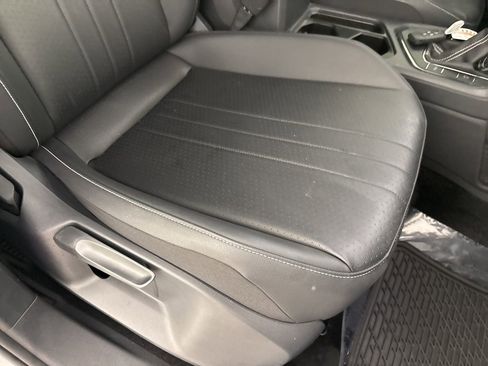 Used 2023 Volkswagen Tiguan SE R-Line FWD image 29