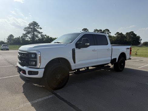 Used 2024 Ford F250 Lariat w/ Black Appearance Package AWD/4WD image 4