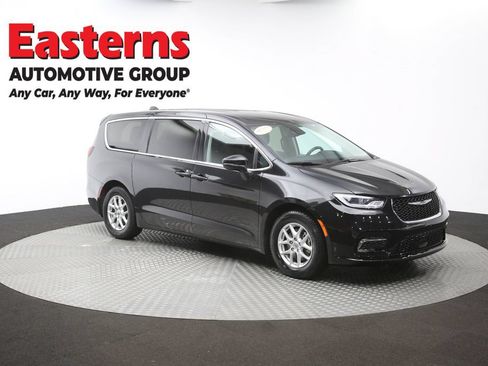 Used 2023 Chrysler Pacifica Touring-L FWD image 50