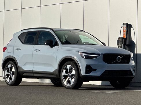 New 2026 Volvo XC40 B5 Plus w/ Protection Package Premier image 7