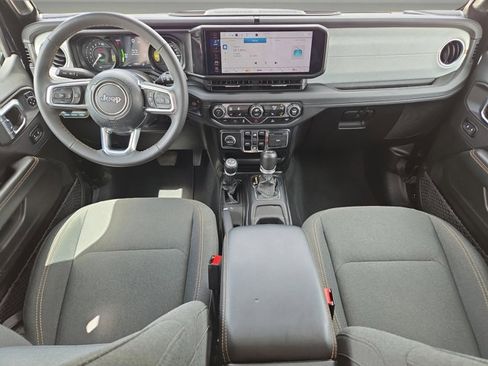 Used 2024 Jeep Wrangler Sahara image 19