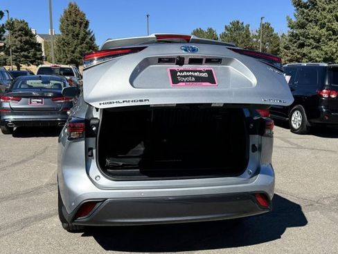 Used 2022 Toyota Highlander Limited image 7
