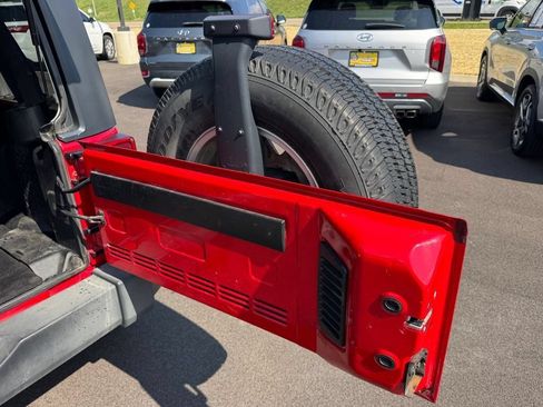 Used 2014 Jeep Wrangler Unlimited Sport w/ Quick Order Package 24S AWD/4WD image 16