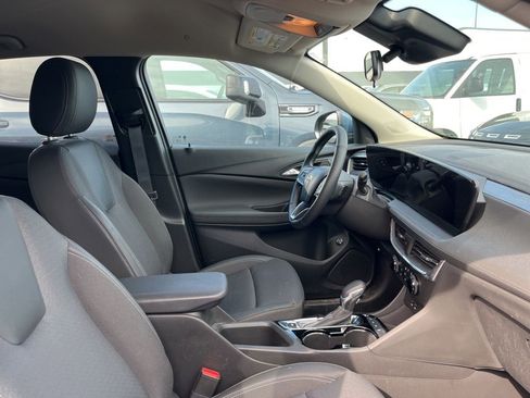 Used 2024 Buick Encore GX Preferred w/ Comfort Package AWD/4WD image 2