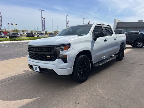 Used 2022 Chevrolet Silverado 1500 Custom image 4