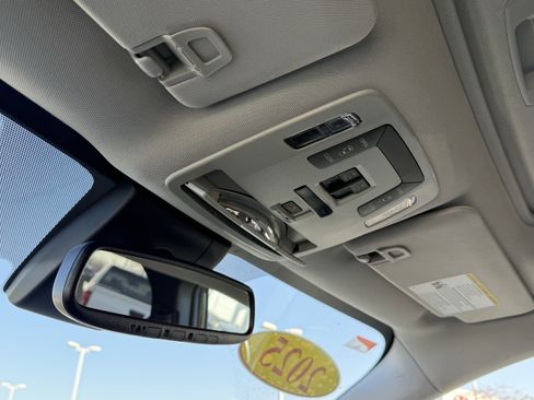 Used 2025 Toyota Sienna LE w/ LE Plus Package image 28