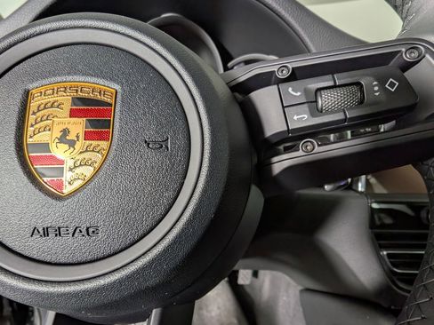 New 2026 Porsche Macan image 32