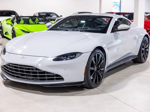 Used 2023 Aston Martin V8 Vantage Coupe RWD image 12