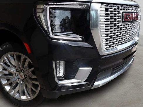 Used 2023 GMC Yukon XL Denali w/ Advanced Technology Package AWD/4WD image 31