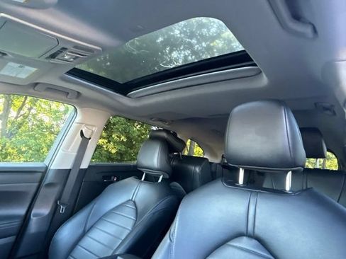 Used 2022 Toyota Highlander XLE AWD/4WD image 22