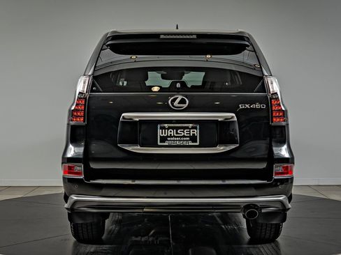 Used 2023 Lexus GX 460 Premium w/ Accessory Package AWD/4WD image 6