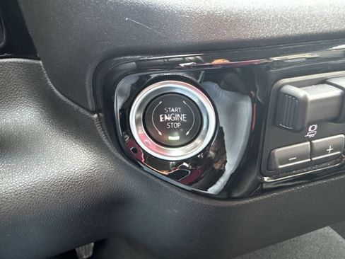 Certified 2025 GMC Sierra 1500 SLT RWD image 17