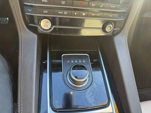 Used 2019 Jaguar F-PACE Prestige image 30