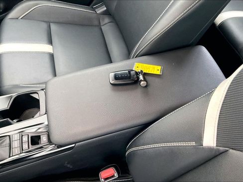 Used 2025 Toyota Camry SE image 14