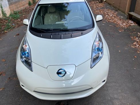 Used 2012 Nissan Leaf SV image 1