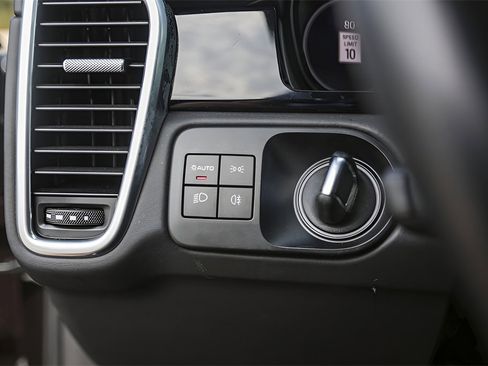 Used 2022 Porsche Cayenne Platinum Edition image 17