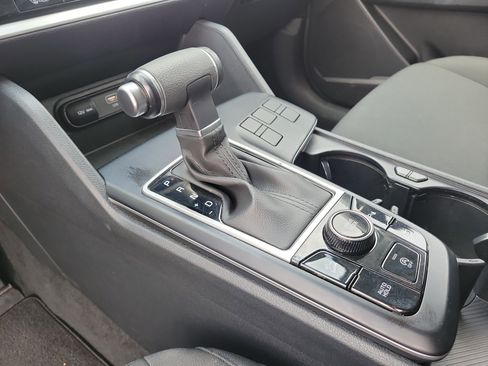 Used 2025 Kia Sportage LX FWD image 22