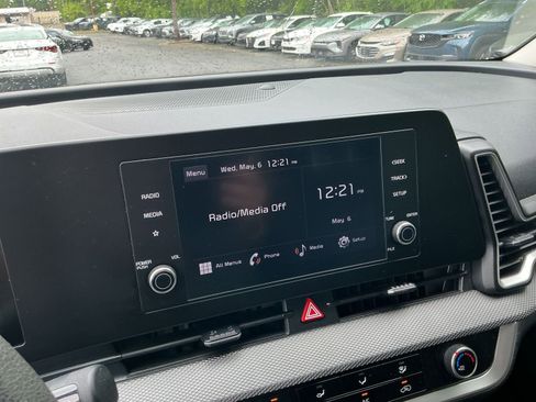 Used 2025 Kia Sportage LX FWD image 17