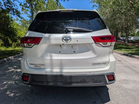 Used 2018 Toyota Highlander Limited Platinum AWD/4WD image 6