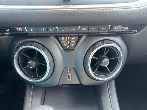 Used 2025 Chevrolet Blazer LT FWD image 18
