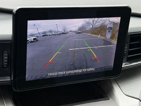 Used 2022 Ford Explorer XLT w/ Equipment Group 202A image 34